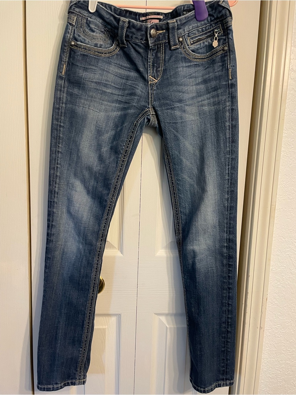 Women's Skinny Jeans in Medium Blue Wash